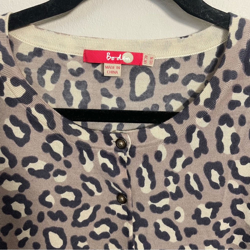 Boden 100% wool Animal print button cardigan sweater - Picture 8 of 8